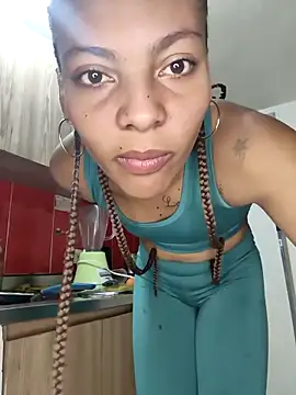 Snapshot of leona_sumiza chatting on 11/21/25, 09:35 leona sumiza online show from 11/21/25, 09:35