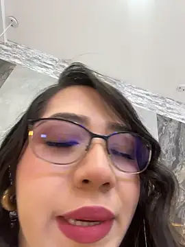 Snapshot of Hannahpradaa_ chatting on 12/17/25, 11:27 Hannahpradaa online show from 12/17/25, 11:27