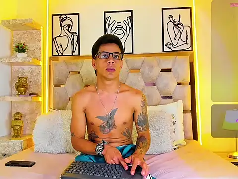 Snapshot of Andrew_Haalls chatting on 10/28/25, 12:52 Andrew Haalls online show from 10/28/25, 12:52