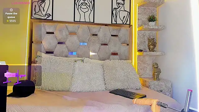 Snapshot of Andrew_Haalls chatting on 11/01/25, 02:52 Andrew Haalls online show from 11/01/25, 02:52