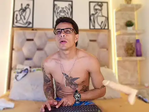 Snapshot of Andrew_Haalls chatting on 11/18/25, 08:46 Andrew Haalls online show from 11/18/25, 08:46