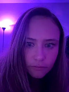 kaylacarson online show from 10/28/25, 04:49