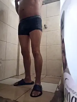 Snapshot of sanz957 chatting on 11/19/25, 04:01 sanz957 online show from 11/19/25, 04:01