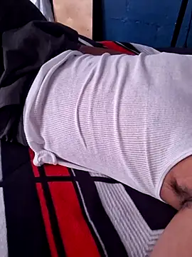 Snapshot of sanz957 chatting on 12/14/25, 11:42 sanz957 online show from 12/14/25, 11:42