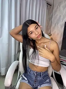 velina18 online show from 10/28/25, 03:43