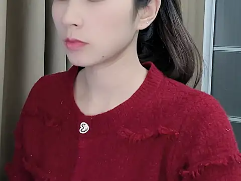 Snapshot of lvy-002 chatting on 11/05/25, 04:12 lvy-002 online show from 11/05/25, 04:12