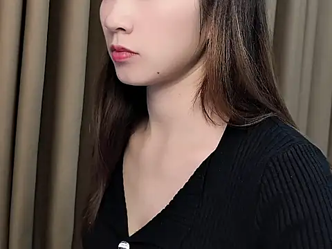 Snapshot of lvy-002 chatting on 11/11/25, 03:39 lvy-002 online show from 11/11/25, 03:39