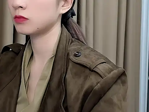 Snapshot of lvy-002 chatting on 11/12/25, 02:34 lvy-002 online show from 11/12/25, 02:34