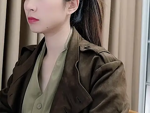 Snapshot of lvy-002 chatting on 11/15/25, 03:26 lvy-002 online show from 11/15/25, 03:26