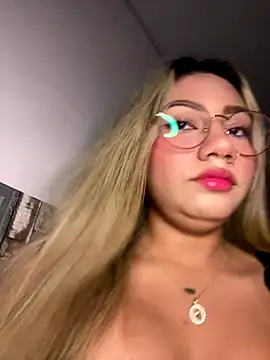 Vicky-Nova online show from 10/28/25, 04:05