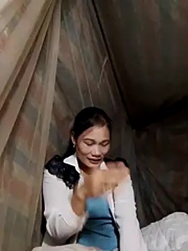 Snapshot of doggy-00 chatting on 11/18/25, 11:47 doggy-00 online show from 11/18/25, 11:47