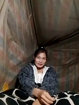 Snapshot of doggy-00 chatting on 11/19/25, 02:00 doggy-00 online show from 11/19/25, 02:00