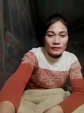 Snapshot of doggy-00 chatting on 11/21/25, 12:26 doggy-00 online show from 11/21/25, 12:26