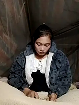 Snapshot of doggy-00 chatting on 11/27/25, 08:00 doggy-00 online show from 11/27/25, 08:00