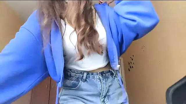 Kimixoo online show from 10/28/25, 10:41