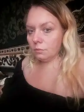 Lana-murr online show from 10/31/25, 07:09