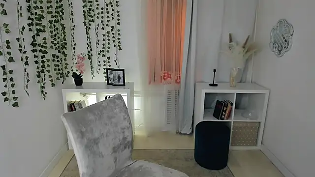 Snapshot of Evanessa_Johns chatting on 12/03/25, 10:35 Evanessa Johns online show from 12/03/25, 10:35