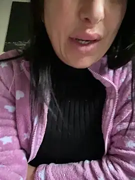 Snapshot of 4clarissa chatting on 12/15/25, 08:40 4clarissa online show from 12/15/25, 08:40