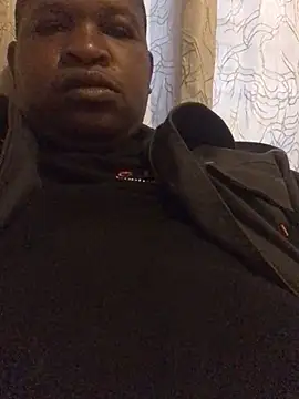 Snapshot of Johnparis505 chatting on 10/29/25, 03:20 Johnparis505 online show from 10/29/25, 03:20