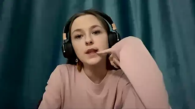 HOTBellakle online show from 11/21/25, 03:22