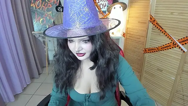 babyyullii online show from 10/28/25, 08:51