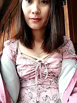 Snapshot of Em_xinh01 chatting on 11/05/25, 06:35 Em xinh01 online show from 11/05/25, 06:35