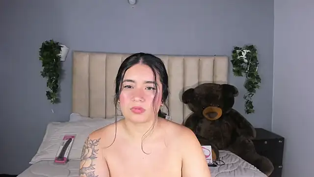 Amber Smitt19 online show from 11/04/25, 04:28