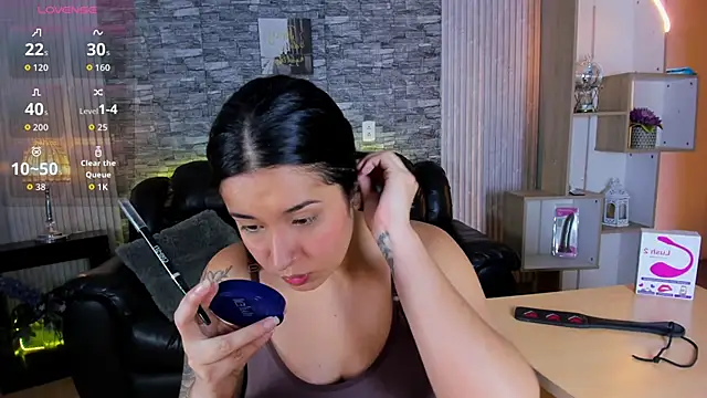 Amber Smitt19 online show from 11/25/25, 02:06