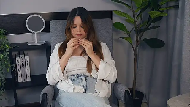 RacquelSookoo online show from 10/28/25, 09:13