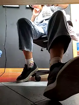 Piediniecollant online show from 11/03/25, 01:12