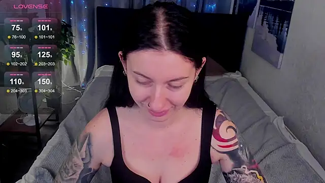 Lilit Palmer online show from 10/28/25, 06:39