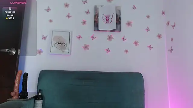 evelinmartinez online show from 07/24/26, 07:45