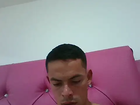 Snapshot of yesidhotxx chatting on 10/28/25, 05:04 yesidhotxx online show from 10/28/25, 05:04