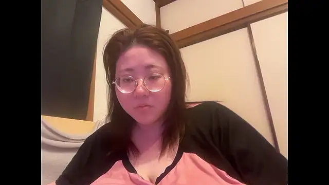 Snapshot of tubakiaki chatting on 04/24/26, 08:06 tubakiaki online show from 04/24/26, 08:06