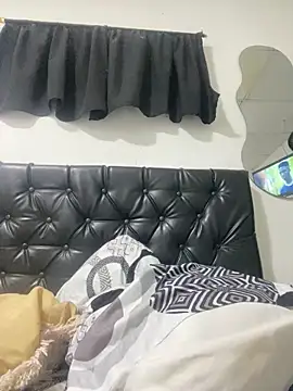 zui luu online show from 12/17/25, 05:57