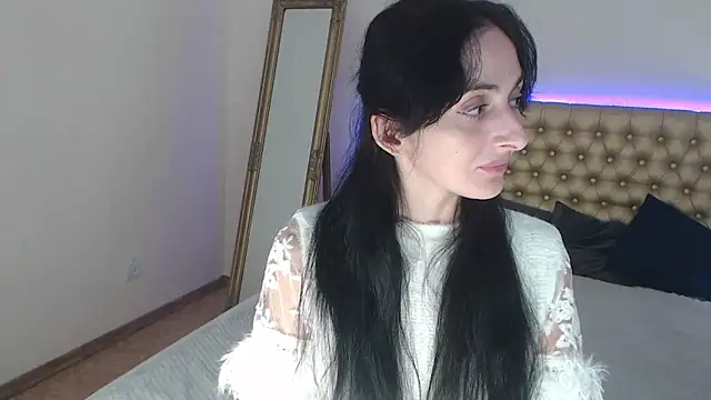 HayleyMills online show from 10/28/25, 11:25