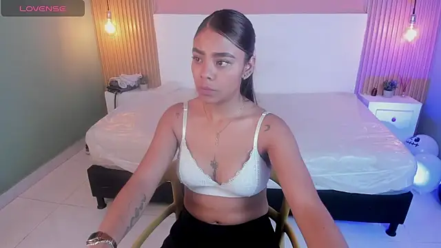 Snapshot of SoffiaDams2 chatting on 11/02/25, 11:56 SoffiaDams2 online show from 11/02/25, 11:56