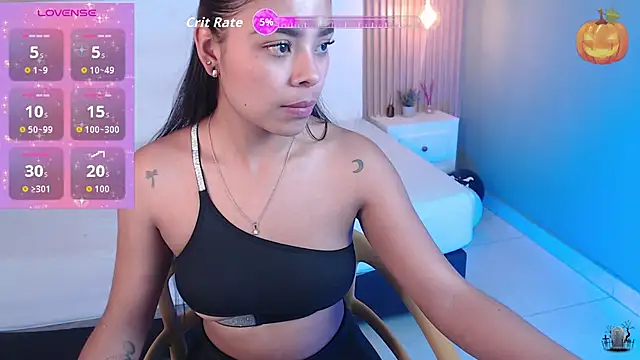 Snapshot of SoffiaDams2 chatting on 11/08/25, 11:43 SoffiaDams2 online show from 11/08/25, 11:43