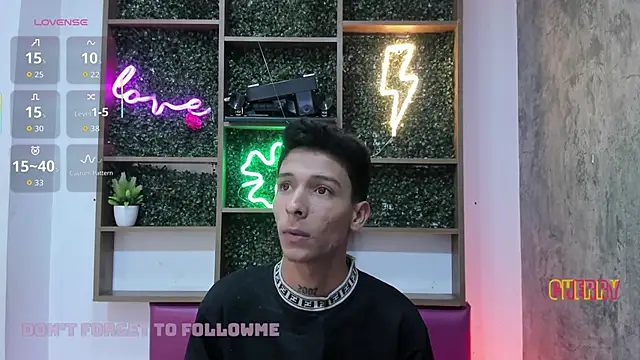 Snapshot of Max_Steell chatting on 10/30/25, 12:56 Max Steell online show from 10/30/25, 12:56