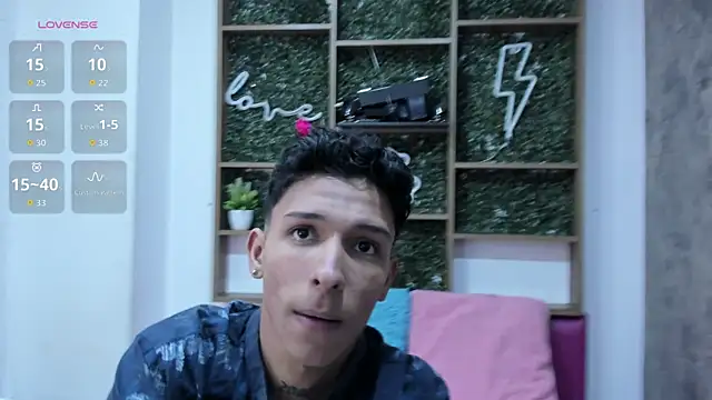 Snapshot of Max_Steell chatting on 11/02/25, 01:52 Max Steell online show from 11/02/25, 01:52