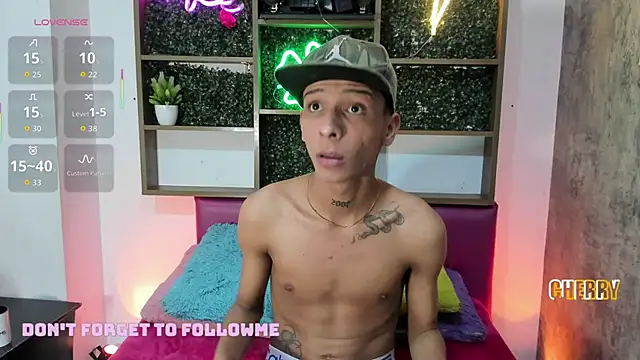 Snapshot of Max_Steell chatting on 11/07/25, 03:17 Max Steell online show from 11/07/25, 03:17