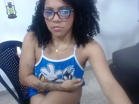 IsabellaMoretti  online show from 10/28/25, 10:01