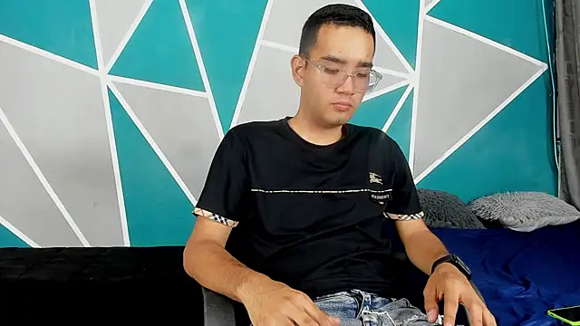 kenny boy23 online show from 10/28/25, 07:16