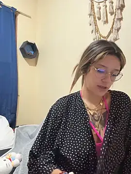 xsuusy online show from 10/28/25, 10:01