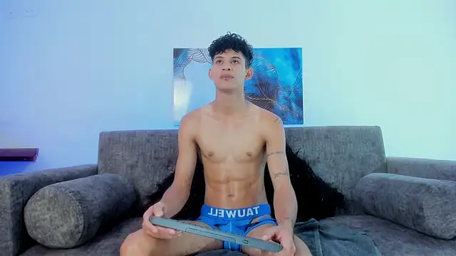 KamiSuarez online show from 11/25/25, 06:30