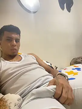 Snapshot of MichaManu7 chatting on 11/08/25, 03:50 MichaManu7 online show from 11/08/25, 03:50