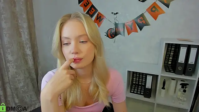 Melanie Ryer online show from 10/29/25, 01:19