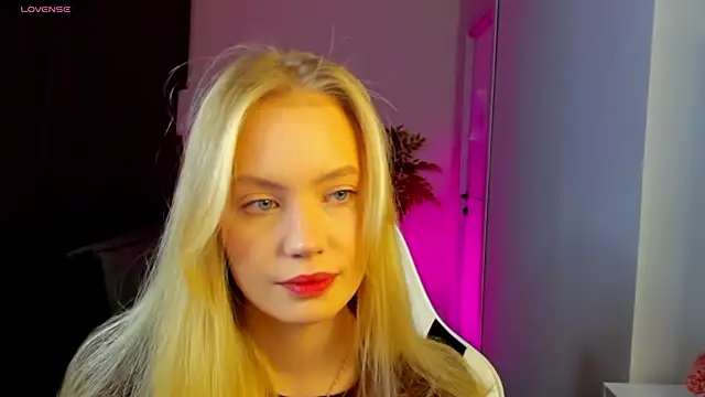 Snapshot of Melanie_Ryer chatting on 11/06/25, 01:17 Melanie Ryer online show from 11/06/25, 01:17