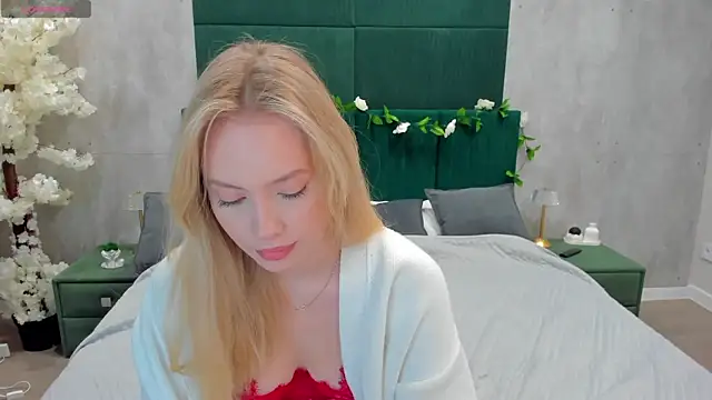 Snapshot of Melanie_Ryer chatting on 11/11/25, 01:27 Melanie Ryer online show from 11/11/25, 01:27