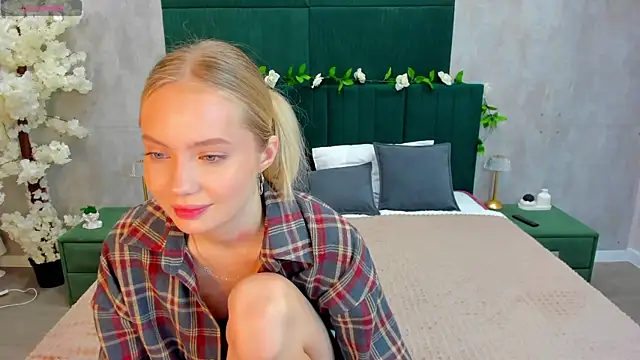 Snapshot of Melanie_Ryer chatting on 11/13/25, 01:37 Melanie Ryer online show from 11/13/25, 01:37